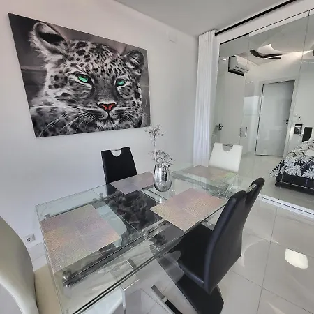 Apartamento Cristal Del Mar شقة *